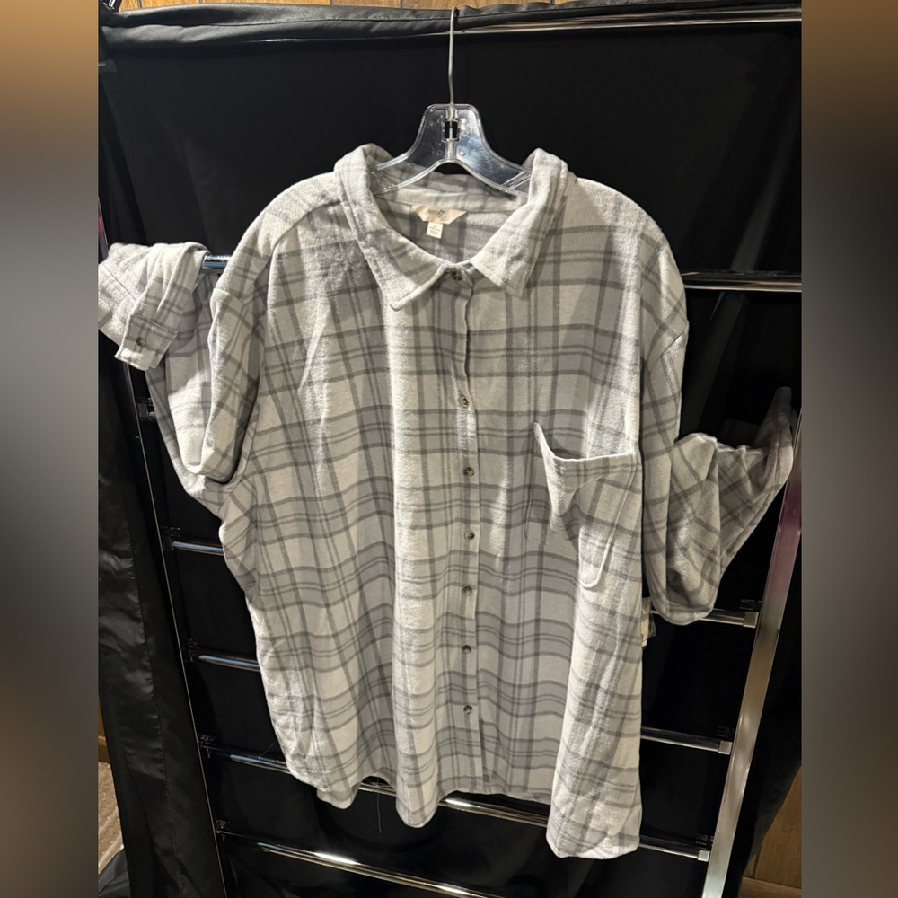 Terra&Sky new flannel shirts. Gray & white. 2x(2) & 1x(2). $15 each.